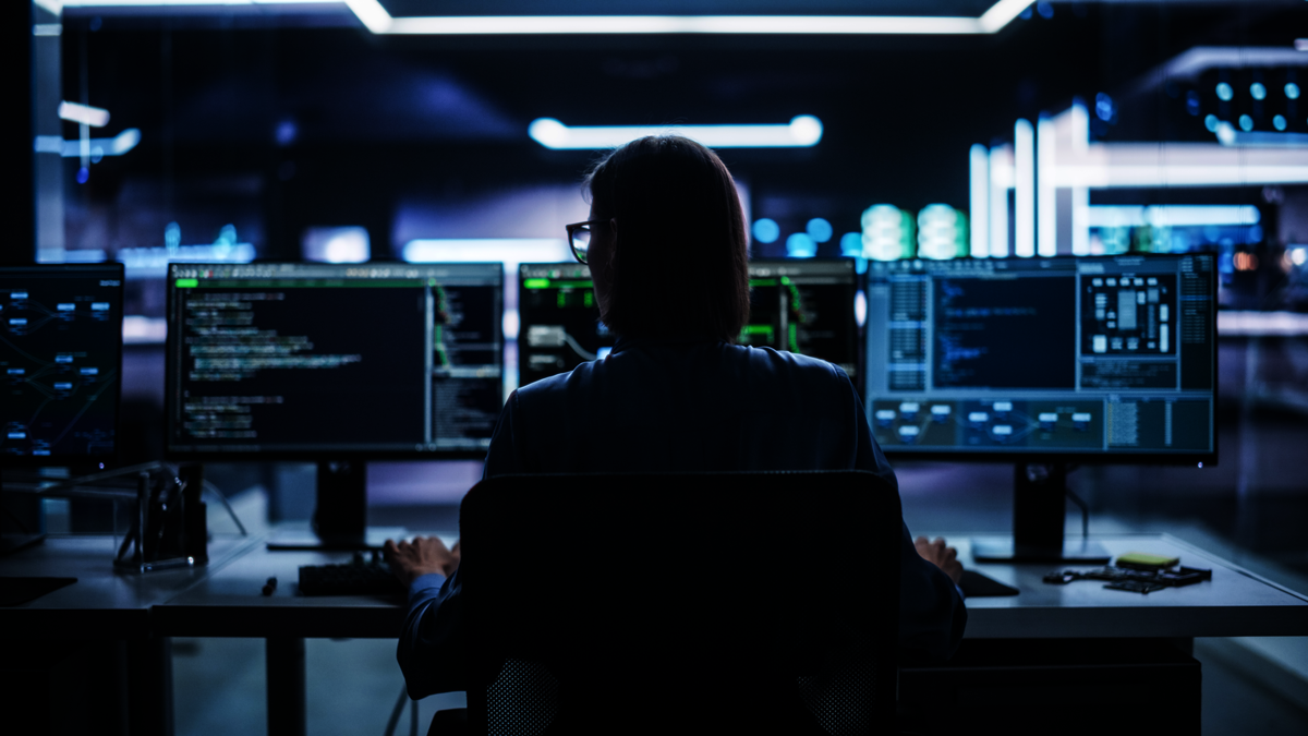 it-room-woman-1200x675